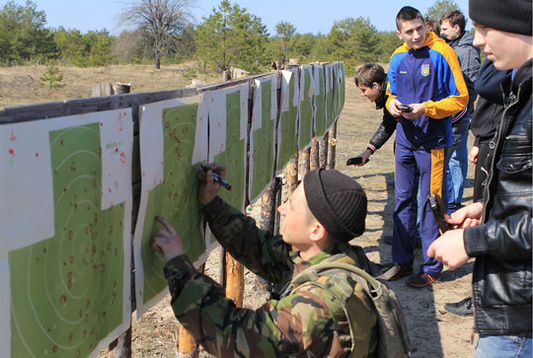 Більше 900 школярів Чернігівщини проходять військову підготовку на Гончарівському полігоні