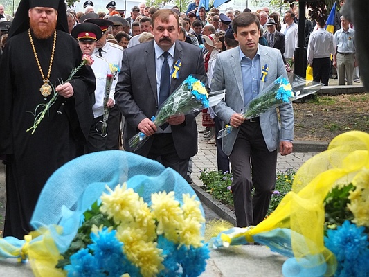 Покладання квітів до пам’ятників Т.Г.Шевченку та “Борцям за волю та незалежність України”