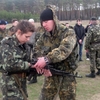 У Гончарівському школярі чернігівських шкіл виконали навчальну вправу з автомата АК-74. ФОТО