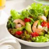 Смачні рецепти вихідного дня: 10 рецептів салатів з авокадо