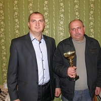 Директор КДЮСШ № 1 Сергей Романчук (слева) и первый победитель кубка Николай Кожемяко