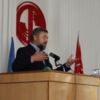 Поки одні роздають обіцянки, інші працюють