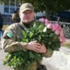 В Чернігові до дня боротьби з раком військові дарували жінкам троянди