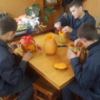 Прикраси на Хеллоуїн своїми руками виготовляли неповнолітні засуджені юнаки Прилуцької виховної колонії