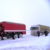 Сильні снігопади, які останніми днями пройшли на Чернігівщині, утворили складну ситуацію на дорогах.