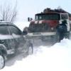 Рятувальники вивільнили транспортні засоби із снігових заметів