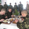 “На великдень усі солдати військових частин Чернігівщини обовязково скуштують паску та свячені яйця!”