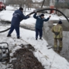 Рятувальники надають допомогу громадянам по відкачуванню талих вод з підтоплених приватних господарств