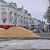 У Чернігові вже встановлюють міську льодову ковзанку