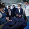 Президент ознайомився з продукцією швейної фабрики на Чернігівщині