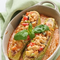 Кабачки, фаршированные курицей