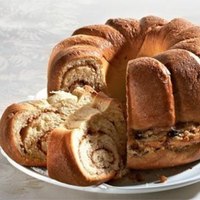 Кекс-рулет с финиками и орехами