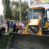 Валерій Дубіль разом з городянами зупинив будівельні роботи на місці зведення незаконної автозаправ