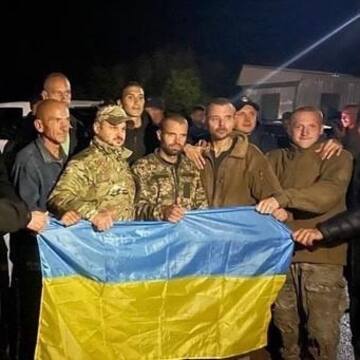 Відбувся черговий обмін військовополоненими. Додому повернулося 215 українських захисників та захисниць